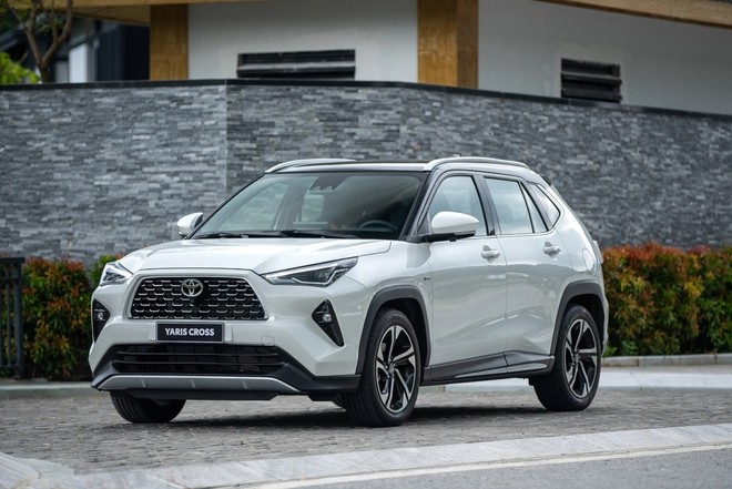 Toyota Yaris Cross nắm lợi thế nhờ khoảng sáng gầm lớn lên đến 210 mm và lazang 18 inch.