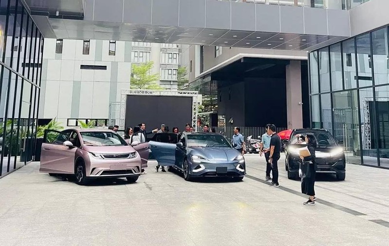 3 mẫu ô tô điện của BYD bao gồm Dolphin, Seal và Atto 3 đã có mặt tại Tp. Hồ Chí Minh, chuẩn bị cho sự kiện lái thử và ra mắt xe sắp tới.