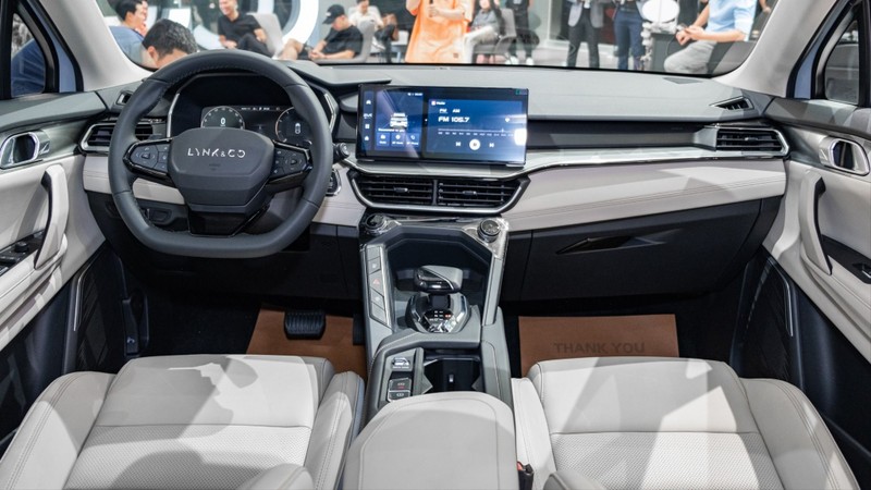 Lynk & Co 06.......jpeg