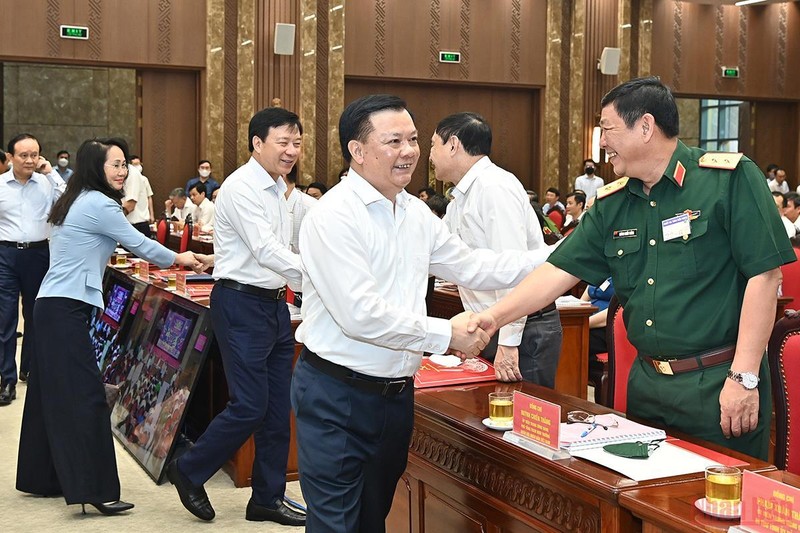 Bí thư Thành uỷ Đinh Tiến Dũng với các đại biểu tham dự Hội nghị. (Ảnh: Báo Nhân Dân) Bí thư Thành uỷ Đinh Tiến Dũng với các đại biểu tham dự Hội nghị. (Ảnh: Báo Nhân Dân)