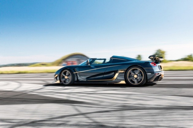 Các chi tiết từ bên trong ra ngoài của siêu xe Koenigsegg Agera RS đều được làm từ vật liêu carbon cứng cáp.