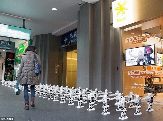 Hình ảnh lạ lẫm bên ngoài cửa hàng Apple tại New Zealand.