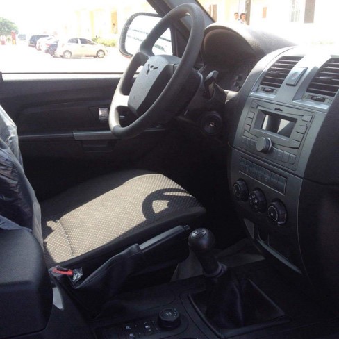 Chiêm ngưỡng 3 chiếc ô tô Nga đời mới đầu tiên về Việt Nam ảnh 7