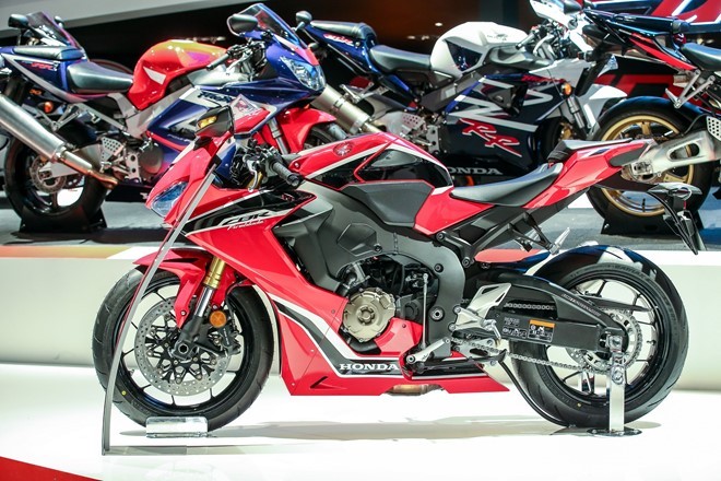 Honda CBR1000RR Fireblade 2017 là mẫu xe hoàn toàn mới. Ảnh:Motociclismo. Honda CBR1000RR Fireblade 2017 là mẫu xe hoàn toàn mới. Ảnh:Motociclismo.