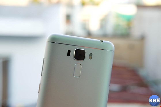 Trên tay chiếc smartphone lấy nét siêu nhanh ảnh 3 Trên tay chiếc smartphone lấy nét siêu nhanh ảnh 3