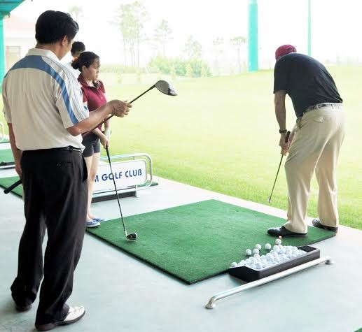 Lạ đời: Tây sang Việt Nam học chơi trò quý tộc ảnh 2 Lạ đời: Tây sang Việt Nam học chơi trò quý tộc ảnh 2