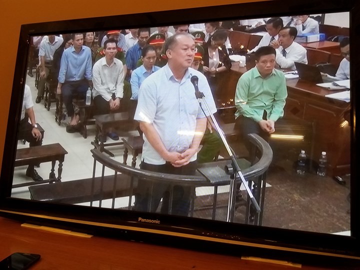 Hứa Thị Phấn: Bị dọa nên mới bán NH Đại Tín cho Hà Văn Thắm ảnh 1