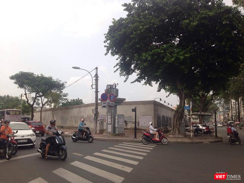 Dù “nằm trên giấy” gần 10 năm nay, nhưng VinaSquare vẫn biết cách giúp đối tác của Vinataba hốt bạc. (Ảnh: V. Tuấn) Dù “nằm trên giấy” gần 10 năm nay, nhưng VinaSquare vẫn biết cách giúp đối tác của Vinataba hốt bạc. (Ảnh: V. Tuấn)