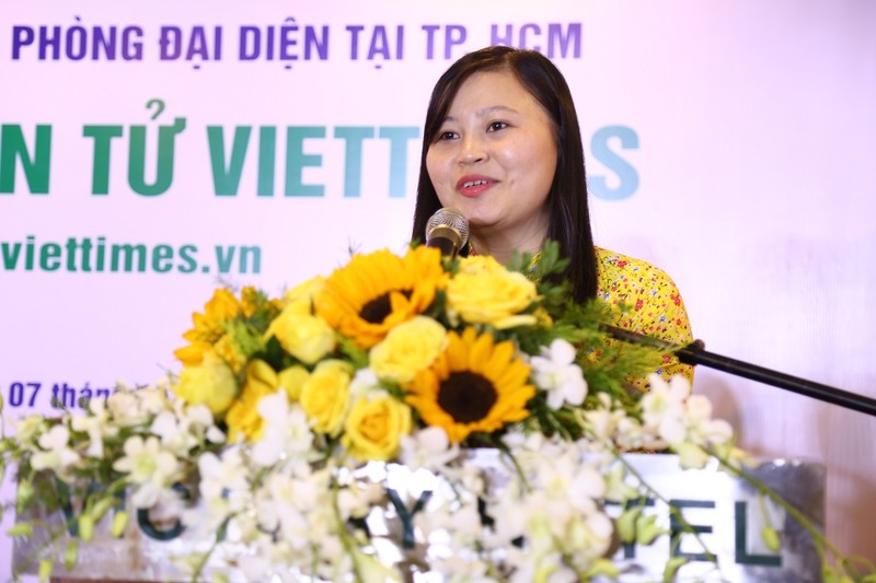 Nhà báo Phí Lê Mai - Trưởng Văn phòng đại diện VietTimes tại Tp. HCM - phát biểu nhận nhiệm vụ và nói lời cảm ơn.