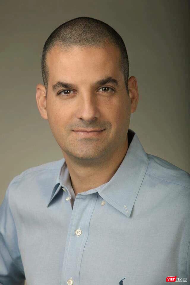 Tiến sĩ Yaniv Zaid: "Hãy tư duy và hành động khác đi"