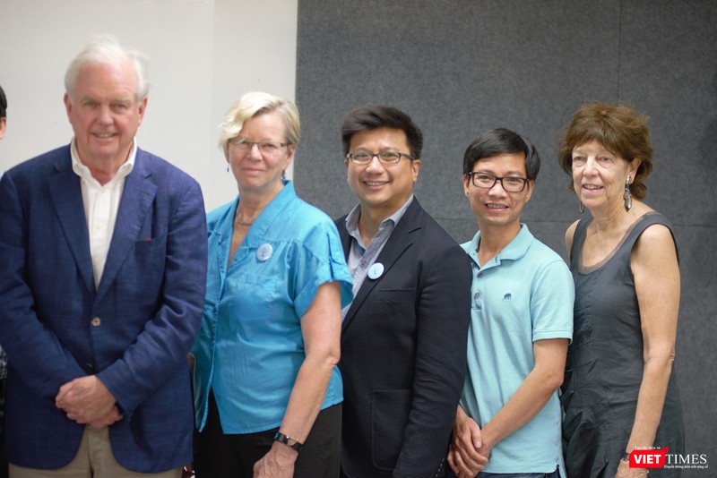 Lê Viết Quốc cùng các thành viên khác trong Hội đồng tín thác Đại học Fulbright Việt Nam (FUV). Lê Viết Quốc cùng các thành viên khác trong Hội đồng tín thác Đại học Fulbright Việt Nam (FUV).