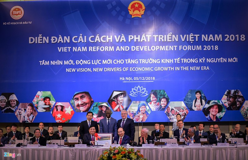 Toàn cảnh diễn đàn lần đầu tiên được tổ chức. Ảnh:Việt Linh. Ong Vu Khoan: The gioi canh tranh gay gat, Viet Nam o khu vuc nhay cam hinh anh 1