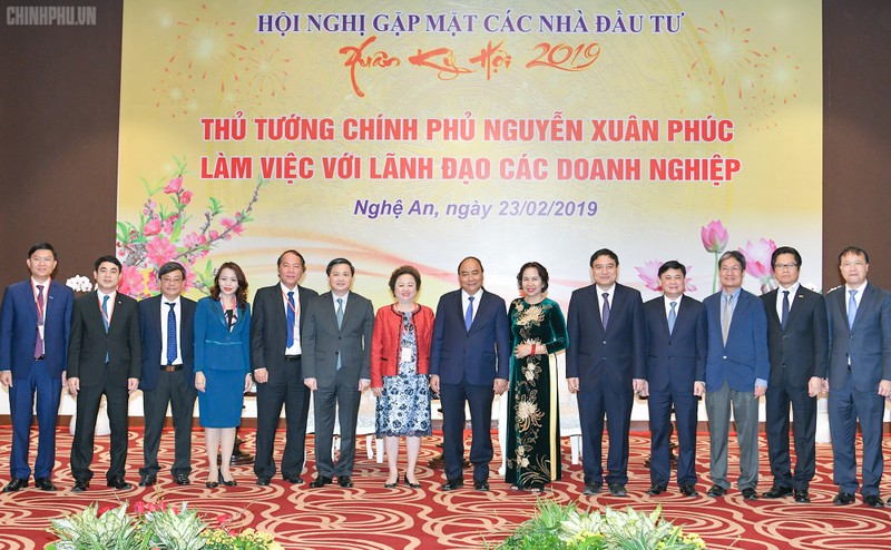 Thủ tướng gặp gỡ lãnh đạo các tập đoàn kinh tế lớn của Việt Nam tại Hội nghị. (Ảnh: VGP) Thủ tướng gặp gỡ lãnh đạo các tập đoàn kinh tế lớn của Việt Nam tại Hội nghị. (Ảnh: VGP)