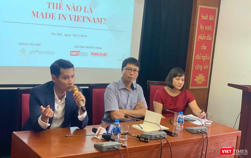 Các diễn giả phát biểu tại tọa đàm Thế nào là Made in Vietnam? (Ảnh: VT) Các diễn giả phát biểu tại tọa đàm Thế nào là Made in Vietnam? (Ảnh: VT)