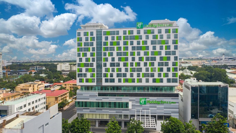 Holiday Inn & Suites Saigon Airport tọa lạc tại số 18E, đường Cộng Hòa, quận Tân Bình, Tp. HCM.
