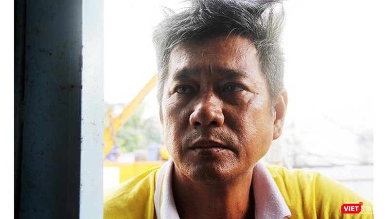 Chú Nguyễn Văn Hoàng (SN 1966), một người dân Thủ Thiêm giờ này vẫn vất vả ngược xuôi mưu sinh, thuê trọ, và không biết tương lai của gia đình mình sẽ trôi dạt về đâu? Ảnh; GVT. Chú Nguyễn Văn Hoàng (SN 1966), một người dân Thủ Thiêm giờ này vẫn vất vả ngược xuôi mưu sinh, thuê trọ, và không biết tương lai của gia đình mình sẽ trôi dạt về đâu? Ảnh; GVT.