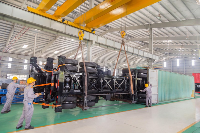 Đưa kiện SMRM vào container