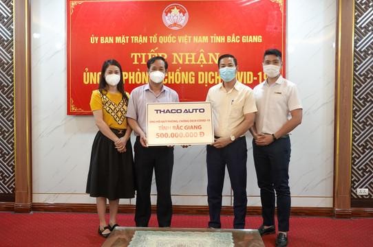 Ngày 24/5, THACO AUTO Bắc Giang đã trao số tiền 500 triệu ủng hộ Quỹ phòng chống dịch Covid-19 tỉnh.