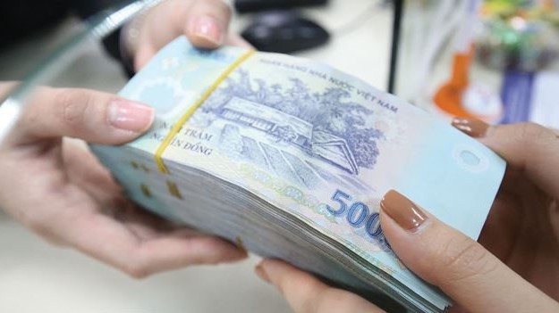 Lãi suất tiền gửi giảm thêm 0,5%