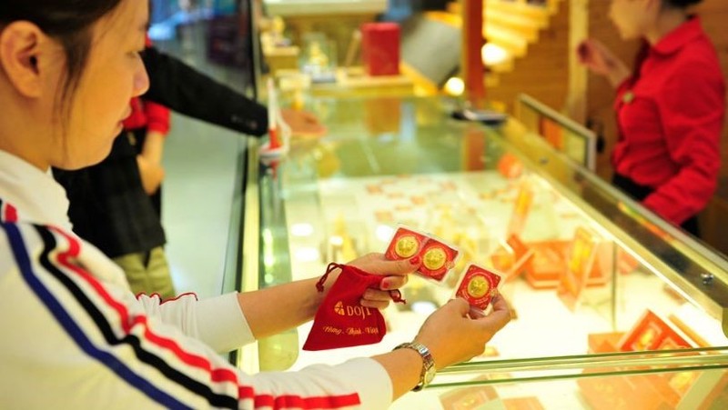 Giá vàng hôm nay 6/8: Tiếp tục phá đỉnh