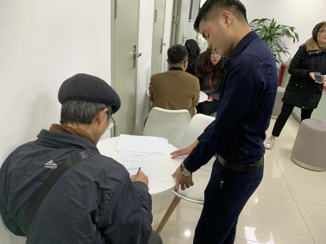 Nhà đầu tư "U60" mở tài khoản chứng khoán