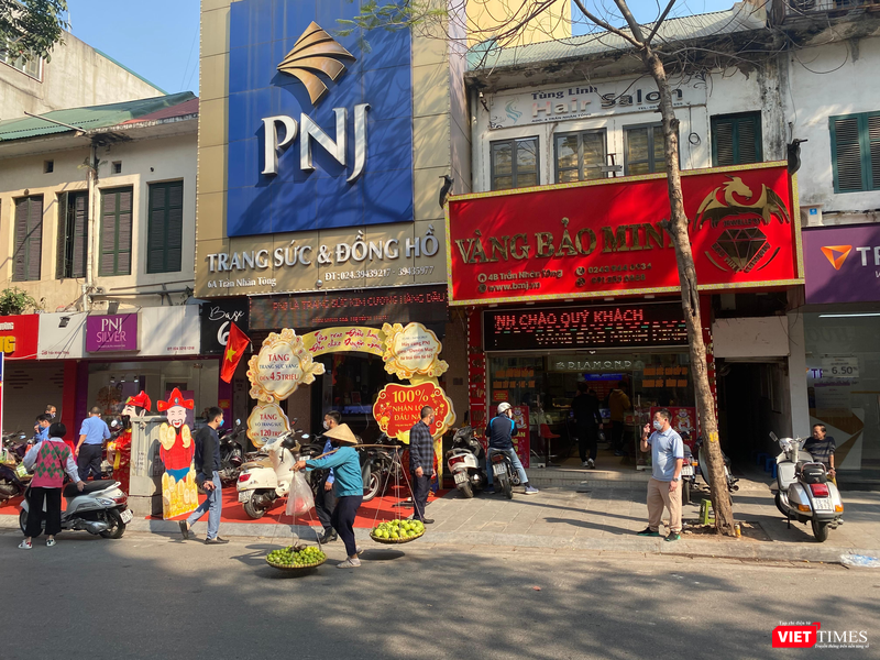 Không khí giao dịch cũng khá ảm đạm tại một cửa hàng của PNJ Không khí giao dịch cũng khá ảm đạm tại một cửa hàng của PNJ