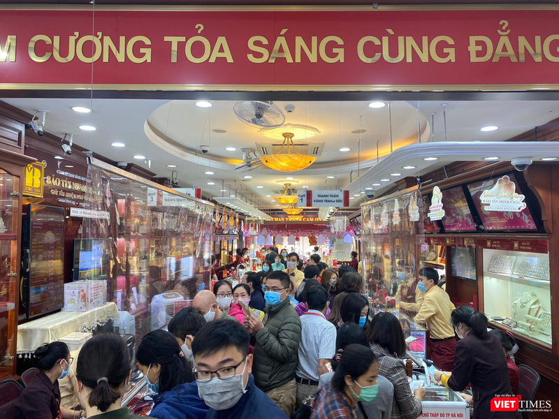 Toàn cảnh bên trong cửa hàng của Bảo Tín Minh Châu Toàn cảnh bên trong cửa hàng của Bảo Tín Minh Châu