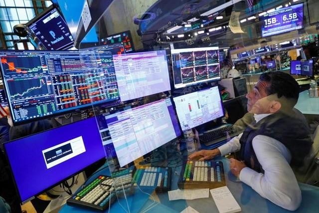 Nhà giao dịch tại sàn chứng khoán New York ngày 28/7. Ảnh: Reuters.