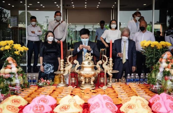 Ông Phan Thành (giữa) trong lễ khởi động dự án Grand Sentosa Ông Phan Thành (giữa) trong lễ khởi động dự án Grand Sentosa