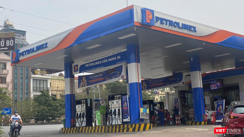 Giá xăng, dầu được điều chỉnh giảm sau 7 lần tăng liên tiếp