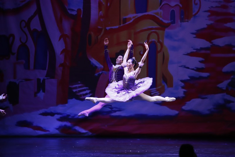 "Mảnh đất" để các nghệ sĩ ballet có thể bay bổng là vô cùng quan trọng "Mảnh đất" để các nghệ sĩ ballet có thể bay bổng là vô cùng quan trọng