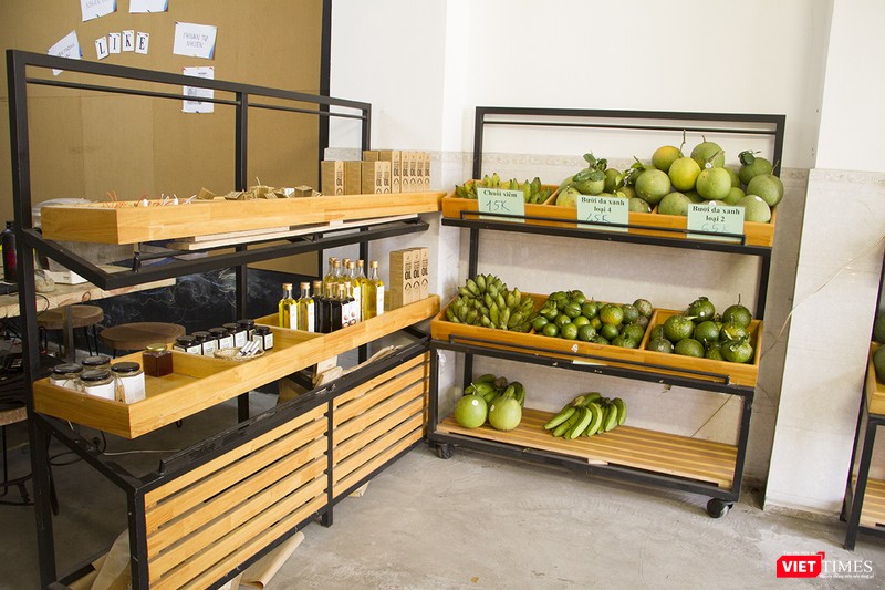 Sau khi ổn định vùng nguyên liệu sạch, One4One đã phát triển nhiều cửa hàng bán lẻ các sản phẩm tinh khiết từ vườn sinh thái trên địa bàn TP.HCM