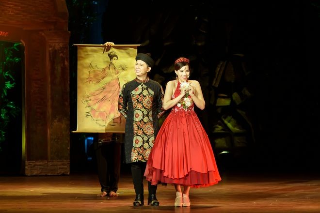 Ca sĩ Nam Khánh và Lý Hoàng Kim trong nhạc kịch "Chuyện tình nàng Giáng Hương"