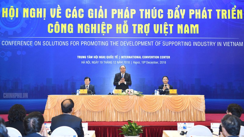 Thủ tướng Nguyễn Xuân Phúc bày tỏ khát vọng đưa công nghiệp hỗ trợ không chỉ dừng ở tham gia chuỗi sản xuất ô tô, xe máy mà cả ngành hàng không Thủ tướng Nguyễn Xuân Phúc bày tỏ khát vọng đưa công nghiệp hỗ trợ không chỉ dừng ở tham gia chuỗi sản xuất ô tô, xe máy mà cả ngành hàng không
