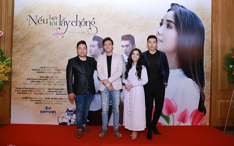 MV nhận được tình cảm và sự chia sẻ của nhiều đồng nghiệp trong giới âm nhạc, trong đó có đàn anh Quang Lê MV nhận được tình cảm và sự chia sẻ của nhiều đồng nghiệp trong giới âm nhạc, trong đó có đàn anh Quang Lê