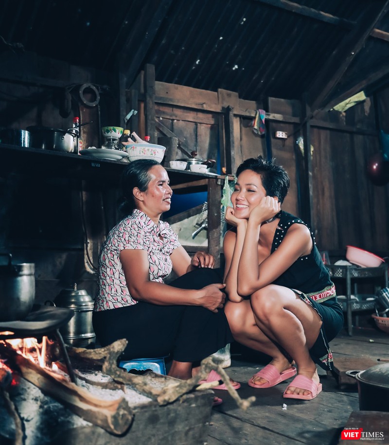 Tết quê giản dị của hoa hậu H'Hen NIê gây xúc động Tết quê giản dị của hoa hậu H'Hen NIê gây xúc động