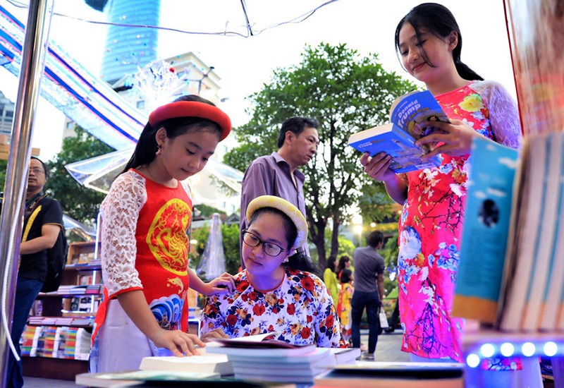 Muôn màu tri thức trên đường sách Tết Kỷ Hợi 2019