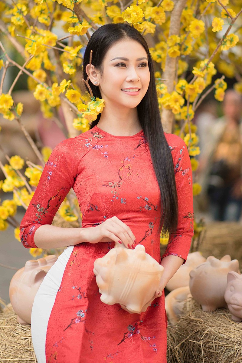 Người đẹp mang đến hình ảnh thiếu nữ Việt e ấp, dịu dàng trong bộ ảnh chào xuân