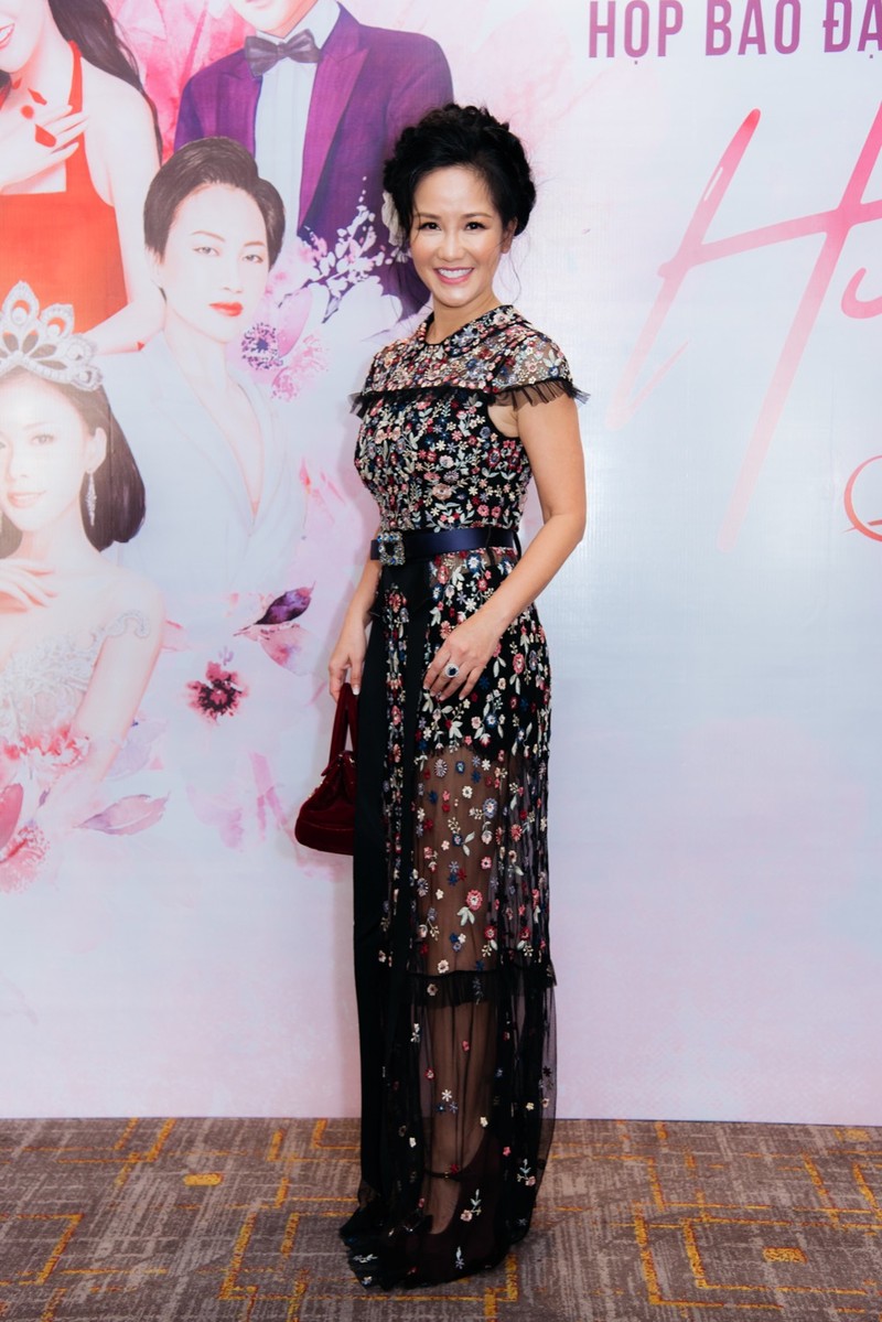 Bà mẹ hai con Hồng Nhung vẫn luôn giữ dáng chuẩn Bà mẹ hai con Hồng Nhung vẫn luôn giữ dáng chuẩn