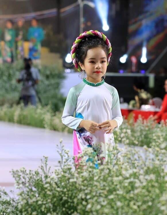 Mẫu nhí Đỗ Hoàng Thiên Nga