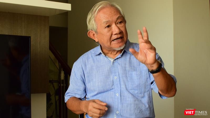 GS Phan Văn Trường khẳng định: "Các “ông bà chủ” này không đủ tình yêu nước. Họ không xứng đáng đóng vai trò đất nước. Họ chỉ “vừa” với vai trò cá nhân thôi"