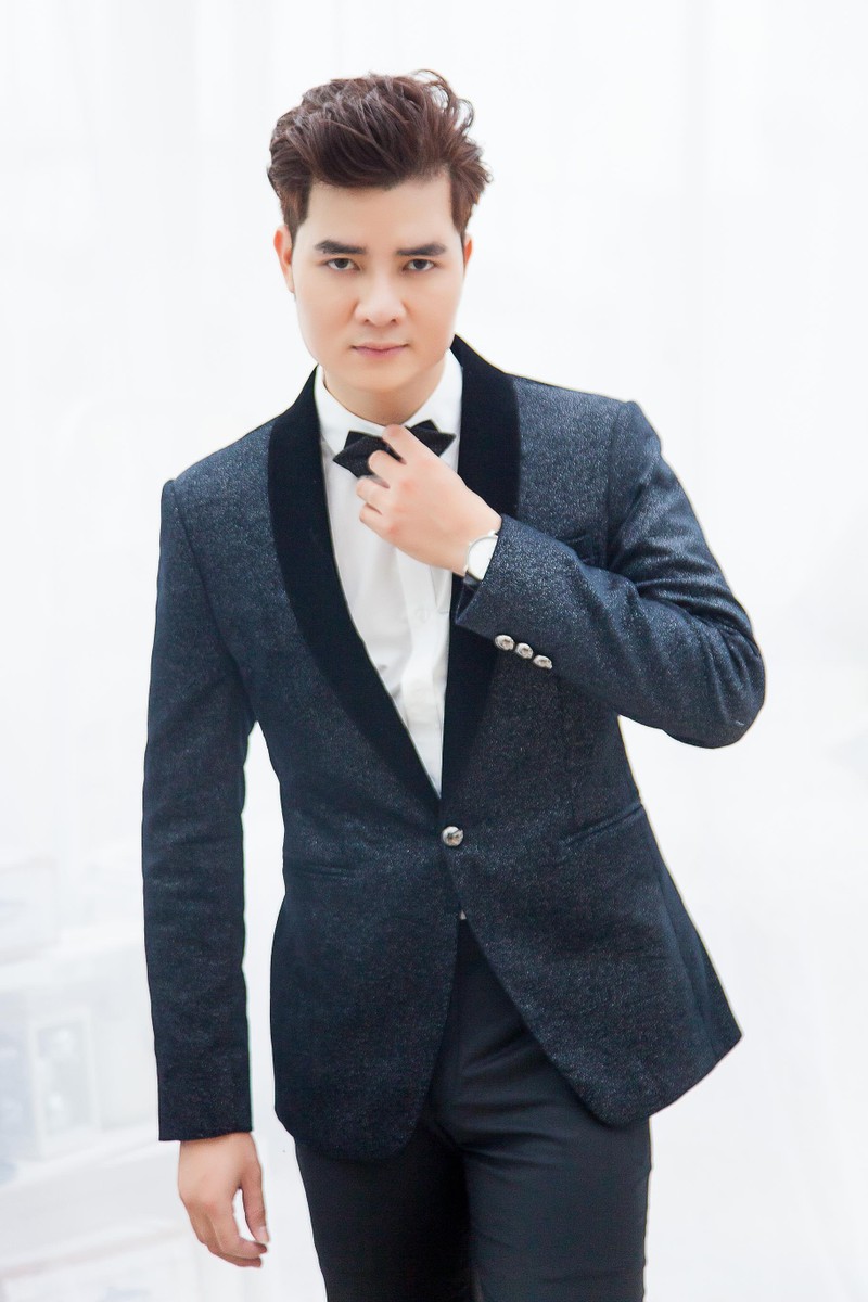 Nam ca sĩ Đào Mác điển trai, lịch lãm và là giọng nam trầm hiếm có Nam ca sĩ Đào Mác điển trai, lịch lãm và là giọng nam trầm hiếm có