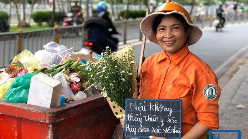 "Nếu không thấy thùng rác, hãy đem rác về nhà"