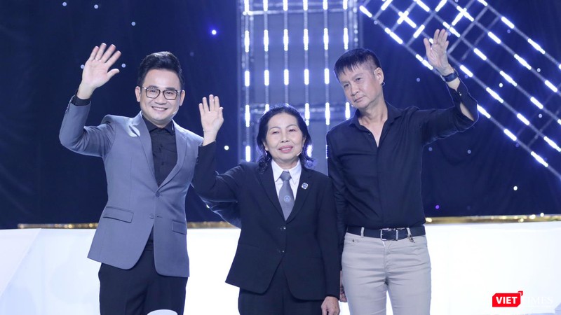 Luật sư Trần Thị Ngọc Nữ (giữa) và đạo diễn Lê Hoàng (bên phải ảnh) cùng lên tiếng mạnh mẽ về nạn ấu dâm Luật sư Trần Thị Ngọc Nữ (giữa) và đạo diễn Lê Hoàng (bên phải ảnh) cùng lên tiếng mạnh mẽ về nạn ấu dâm