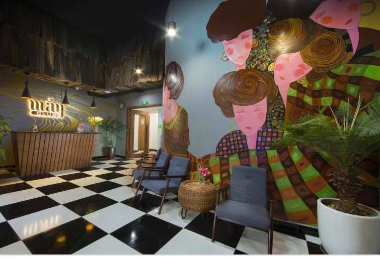 Mẩy Club (nằm trong khách sạn Pao' s Sapa) lúc còn sử dụng tranh tường vi phạm bản quyền của họa sĩ Hà Hùng Dũng