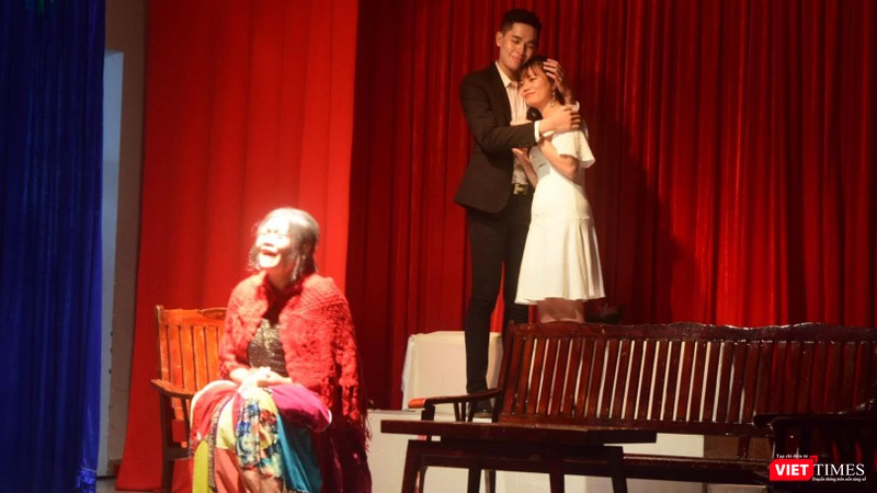 Toàn bộ các vở diễn hoàn toàn bằng tiếng Anh 