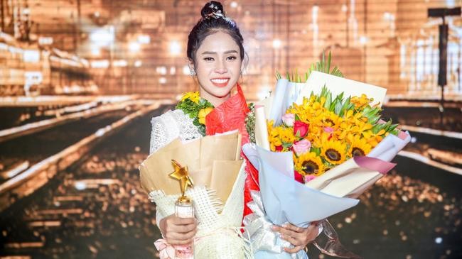 Phương Ý đăng quang Thần tượng Bolero 2019 
