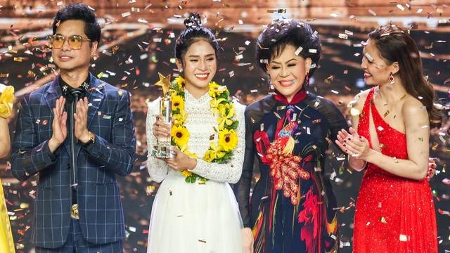 Ngôi vị quán quân thuộc về Phương Ý - thí sinh đội Ngọc Sơn - Giang Hồng Ngọc.