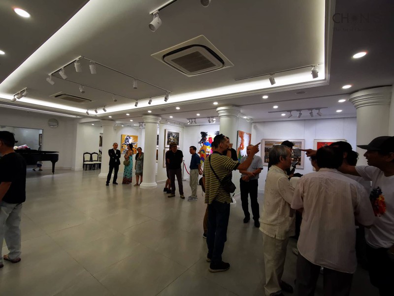 Triển lãm thu hút rất đông người yêu nghệ thuật quan tâm Triển lãm thu hút rất đông người yêu nghệ thuật quan tâm