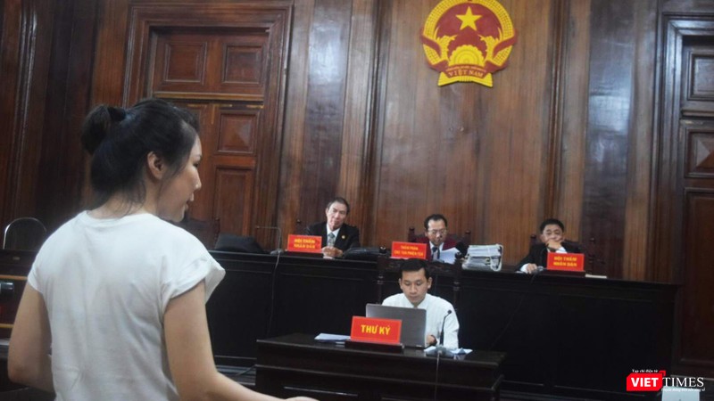 Bị cáo Vũ Thụy Hồng Ngọc trong phiên tòa sơ thẩm 